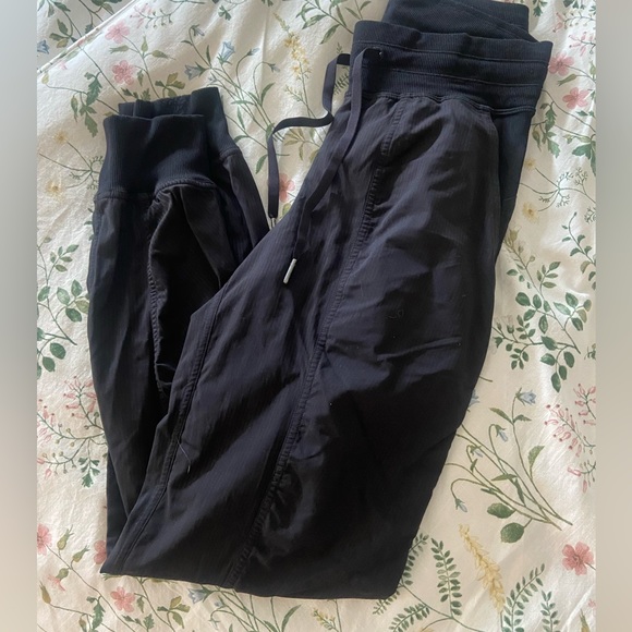LULULEMON | ❌SOLD❌ 3 PIECES dance studio joggers - Picture 4 of 7